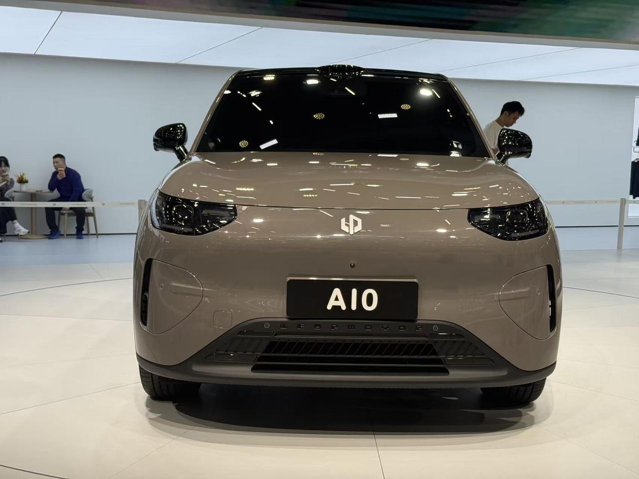 【零跑A10首发：轴距2.6米，配激光雷达】日前，零跑A10于2025广州车展首