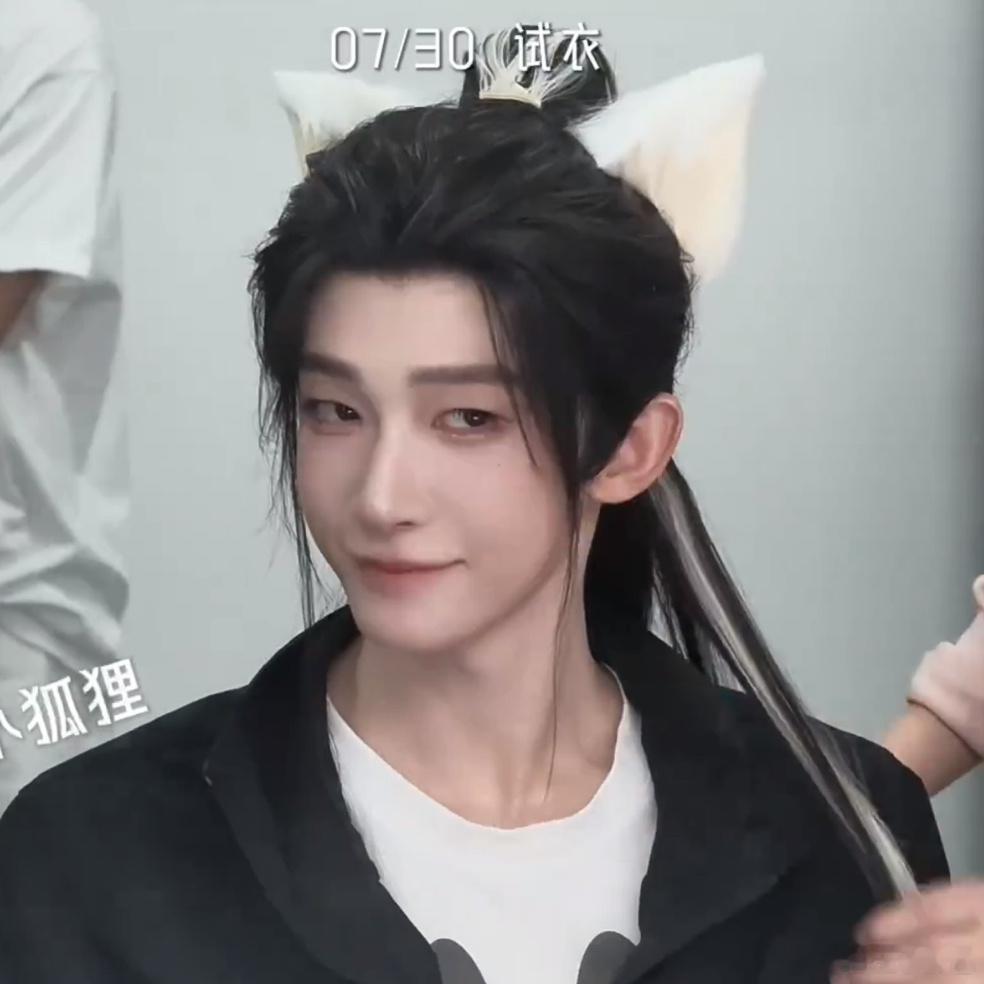 怕救护车不够所以没采用吗..你敢用这个造型我就敢在台下拉笛到缺氧 