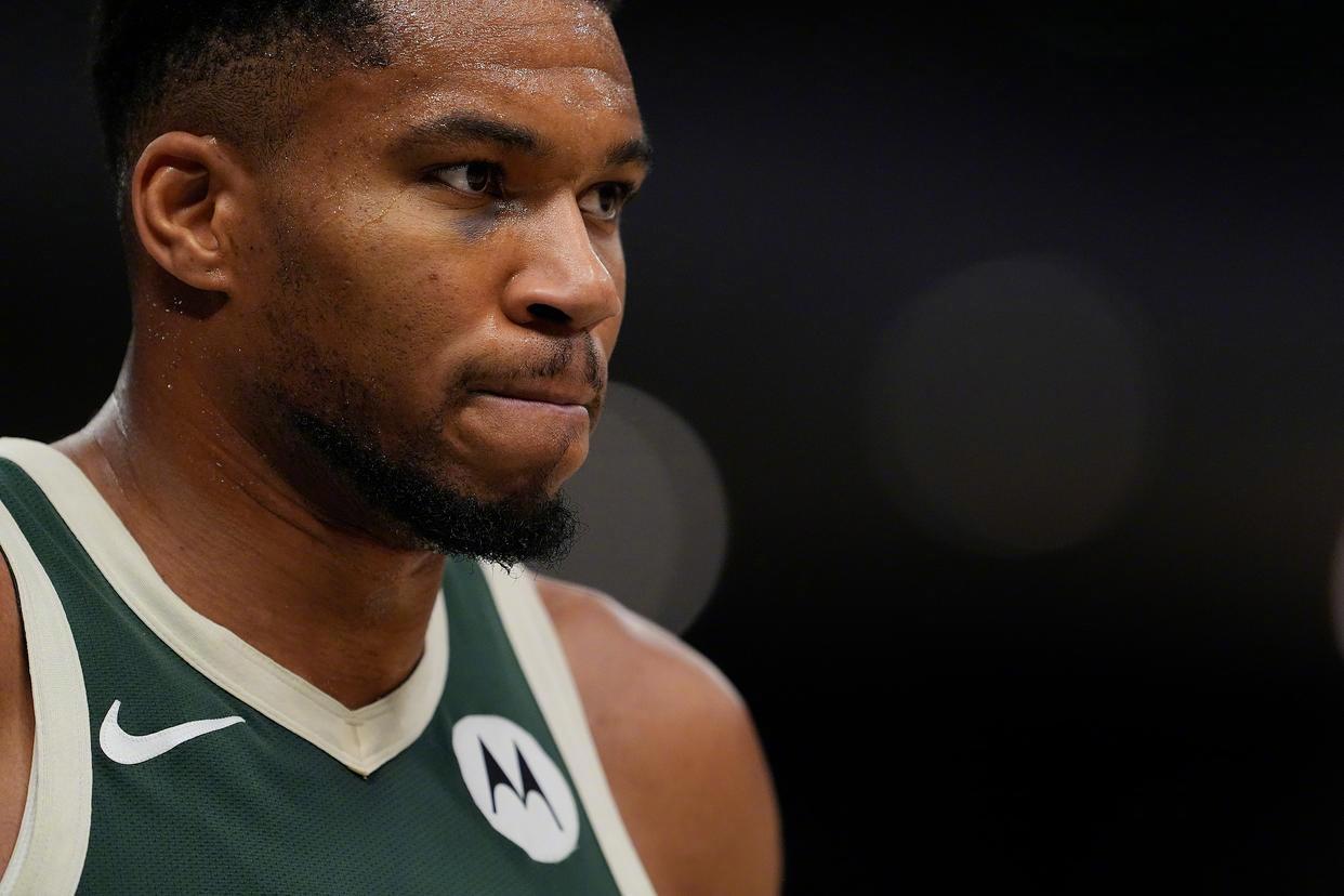 “真的可以睡了”。Shams：雄鹿告知各队 字母哥截止日前不交易了，并开始其他交