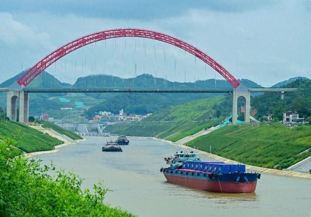 守着 1600 公里海岸线，却活成全国倒数前十，广西到底被什么卡了 40 年的脖