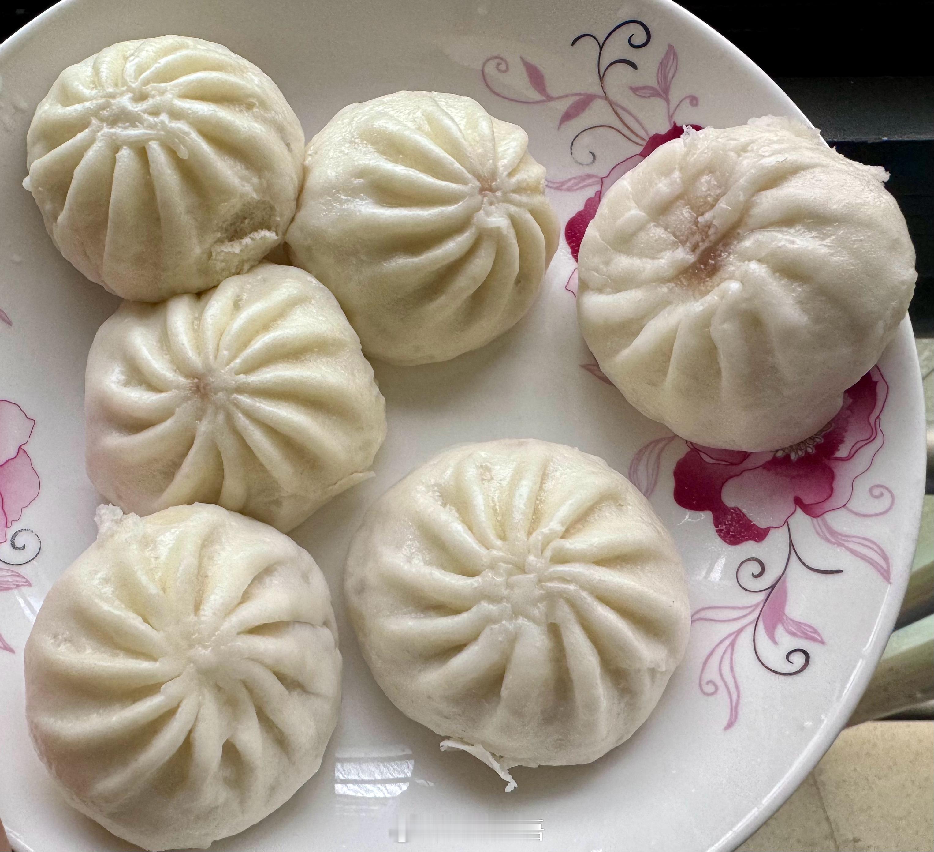 吃个包子都能吃出“诈骗”[拜拜]图1超市购买某速冻食品巨头生产的“杭州小笼包”（