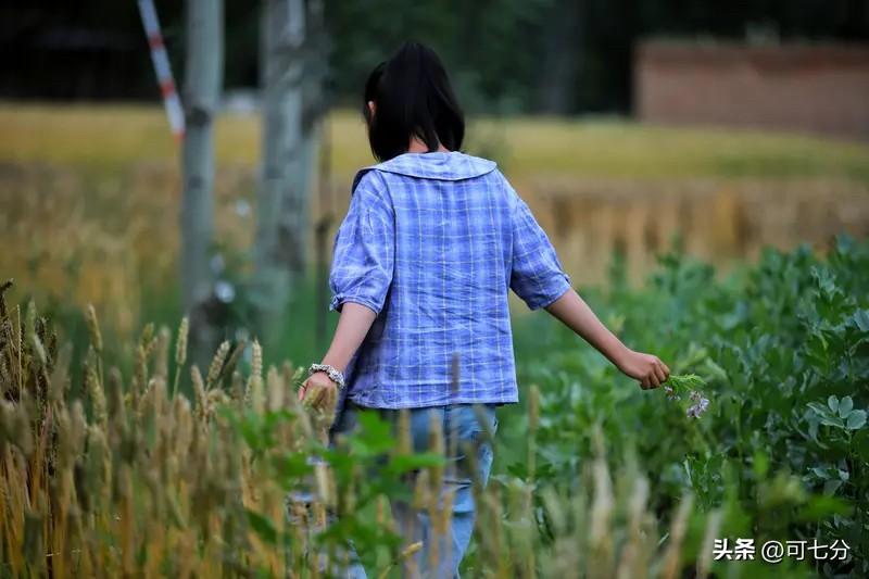 农村的女生
如果原生家庭不好，
也没有通过自己学习，
或创业走出农村，
也是很难