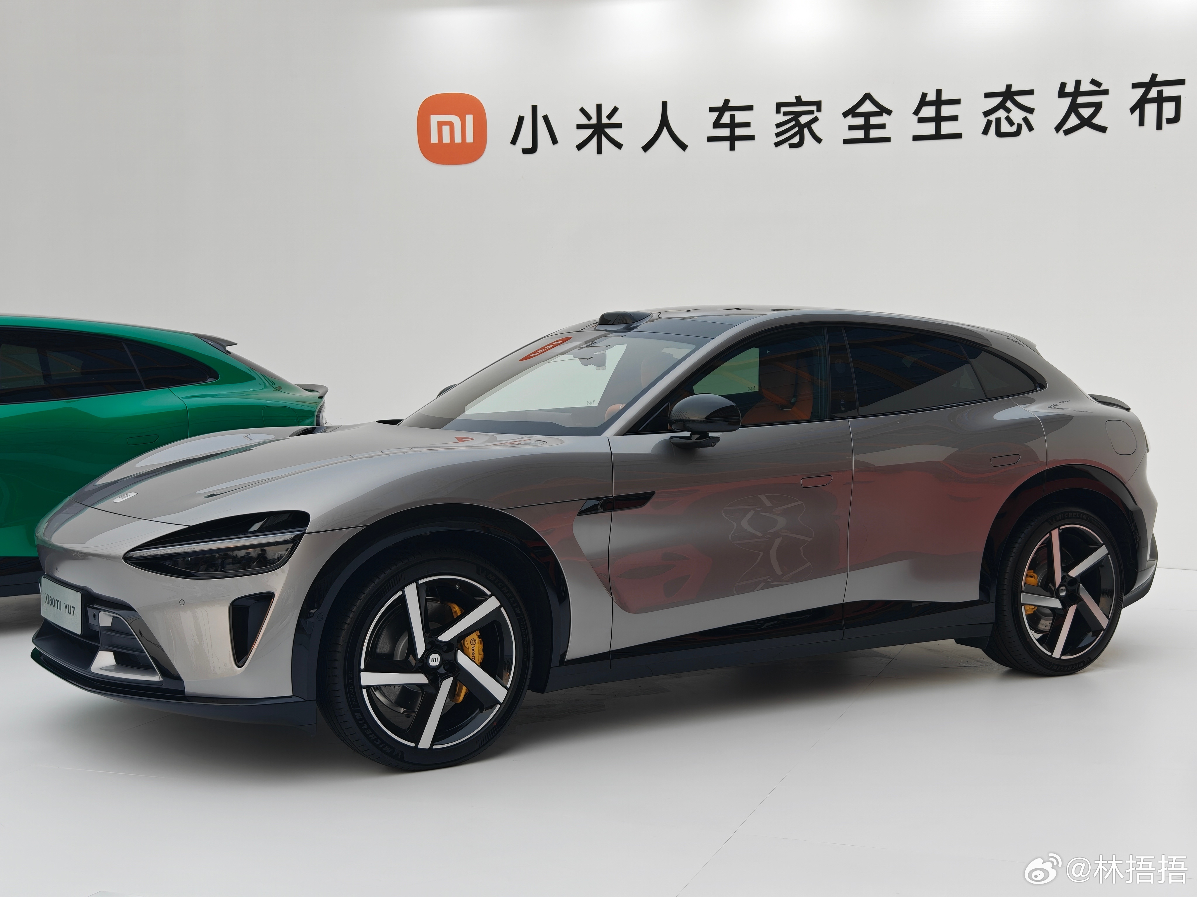 第一次看到，灰色真好看啊龟龟 ​​​