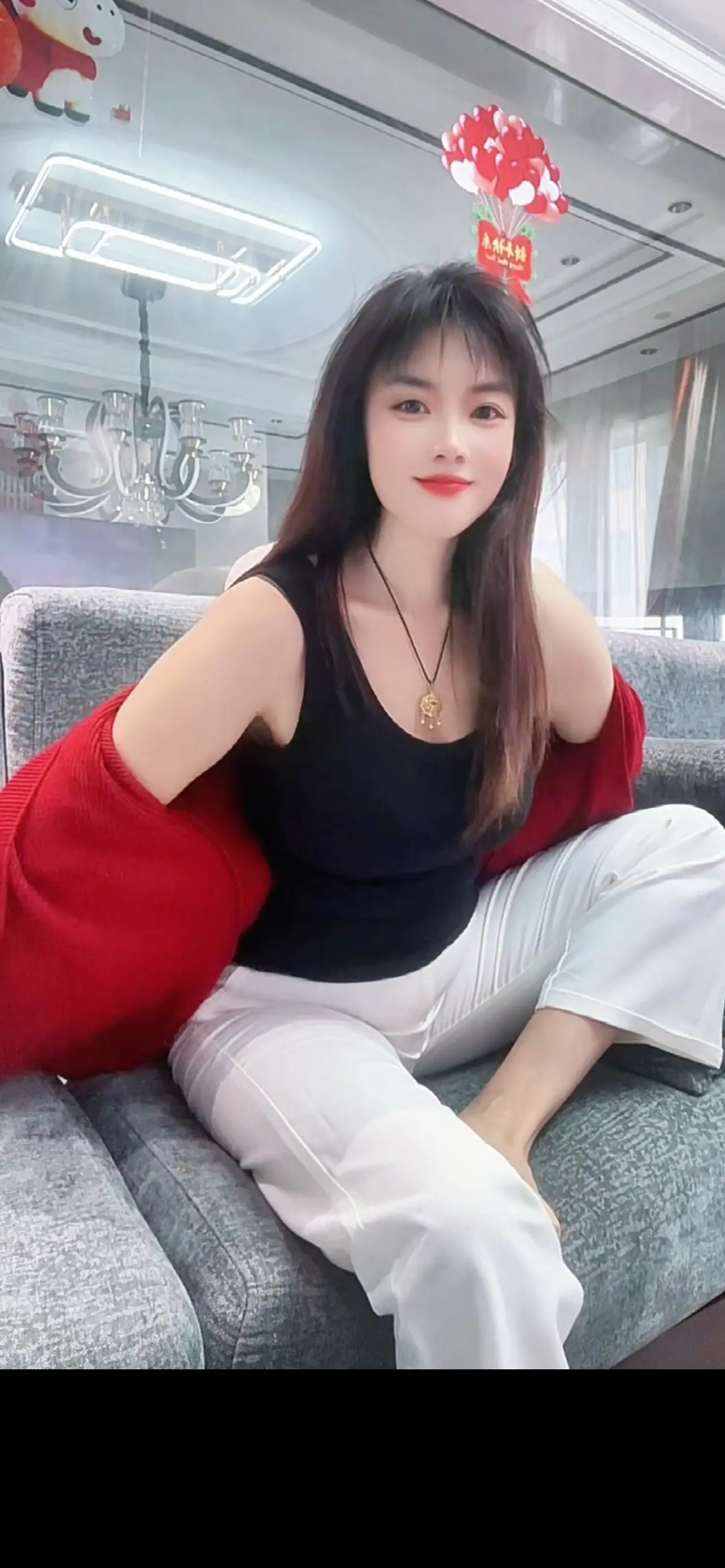 人总需要片刻的快乐 来爱上这日复一日的生活.人人都渴望自由，可生活处处...