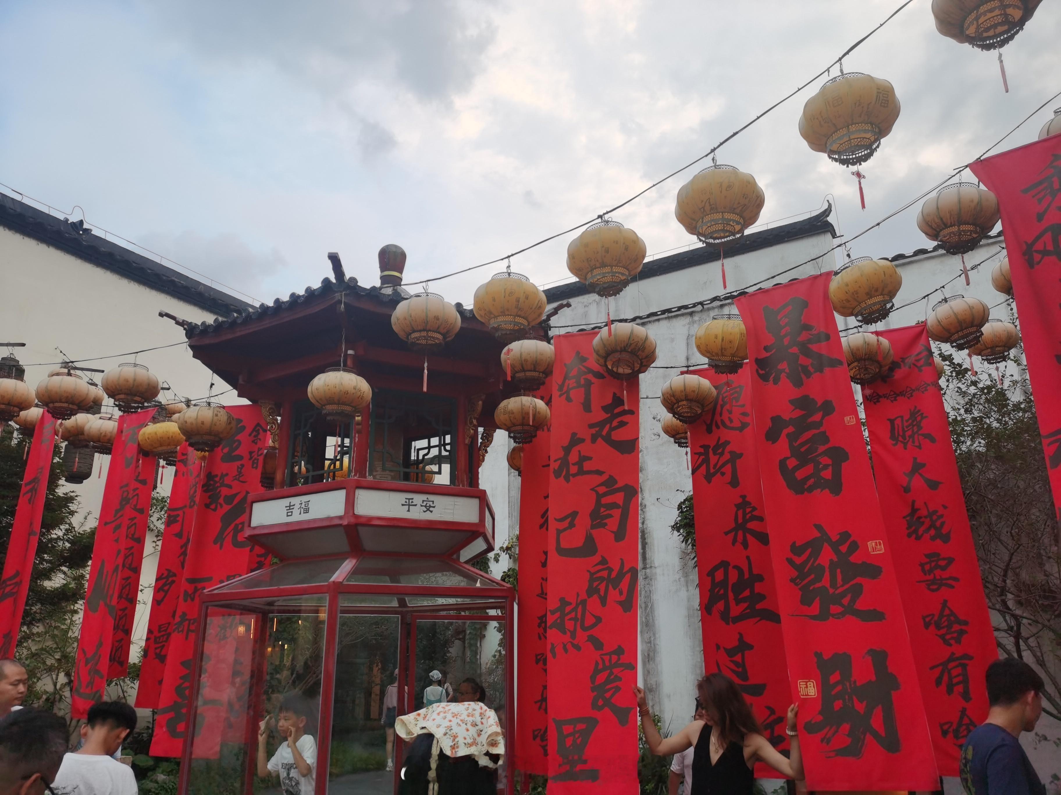 继续捐步做公益！刚刚从婺女洲回来了，已经瘫在酒店的床上了，明天早上还有景点要去，