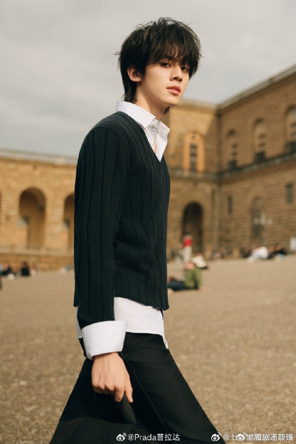 TOP登陆少年朱志鑫张泽禹张极左航苏新皓的Prada米兰街拍硬照 登们好帅 