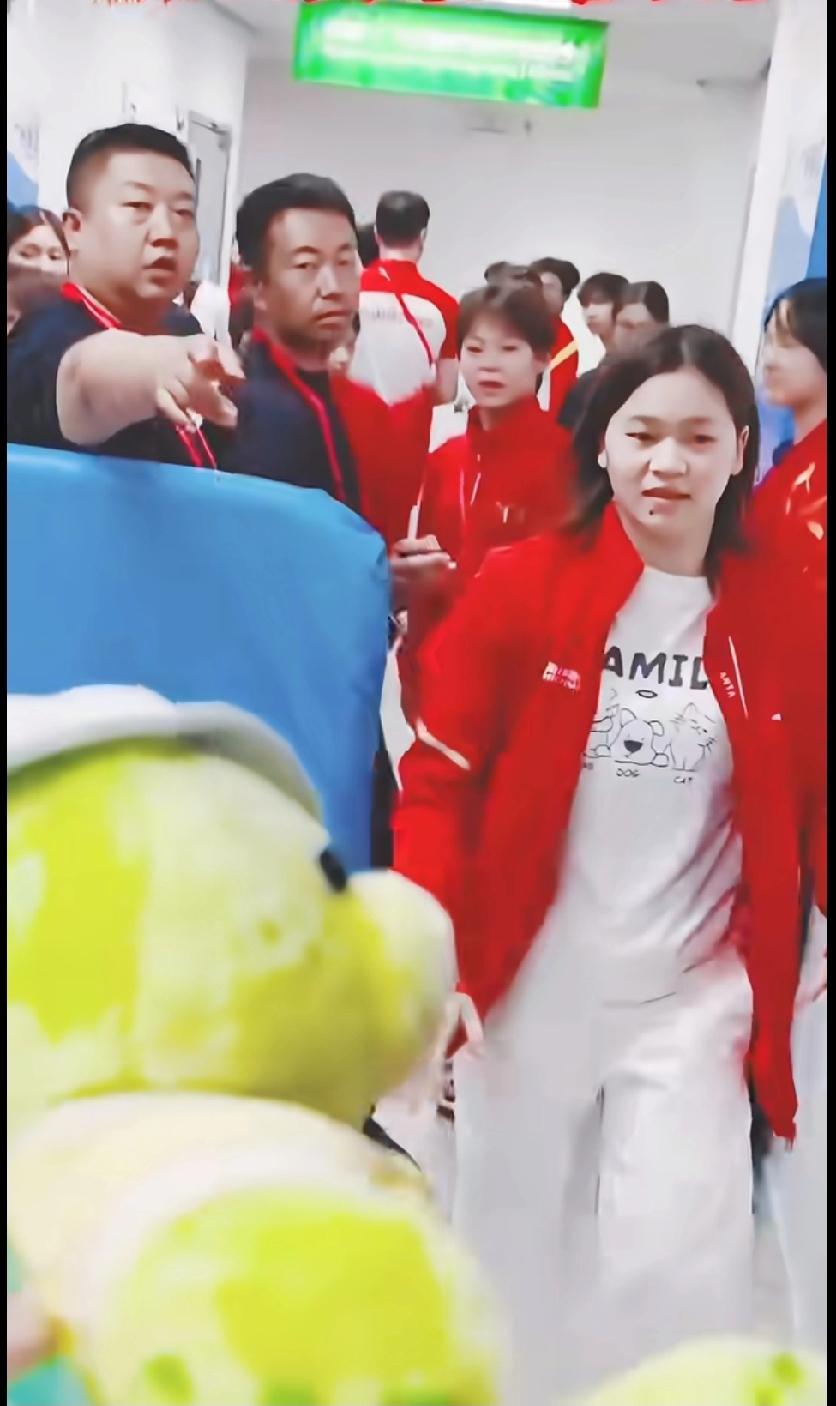 谁能拒绝这么有礼貌的婵宝啊！🥹
 
刚刷到一段广州市第十九届青少年运动会的考古