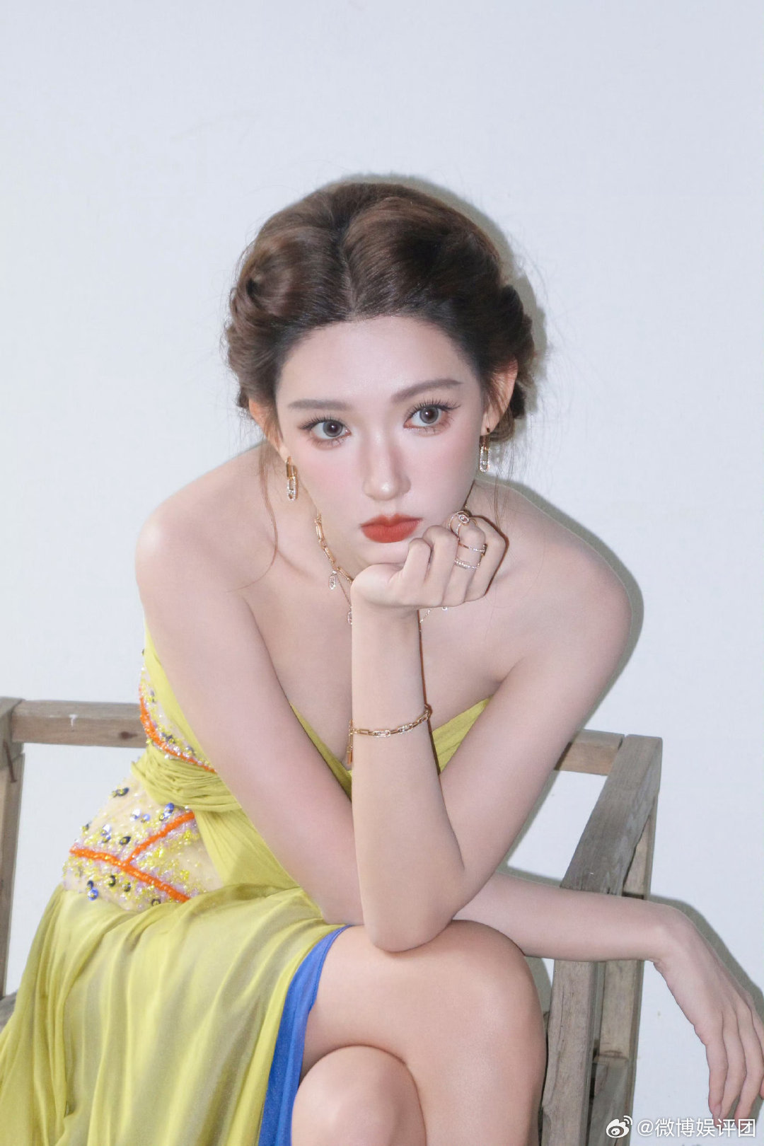 程潇三年资助两位藏族女学生 程潇默默做善事被夸赞！近日被曝通过经纪人资助甘南一名