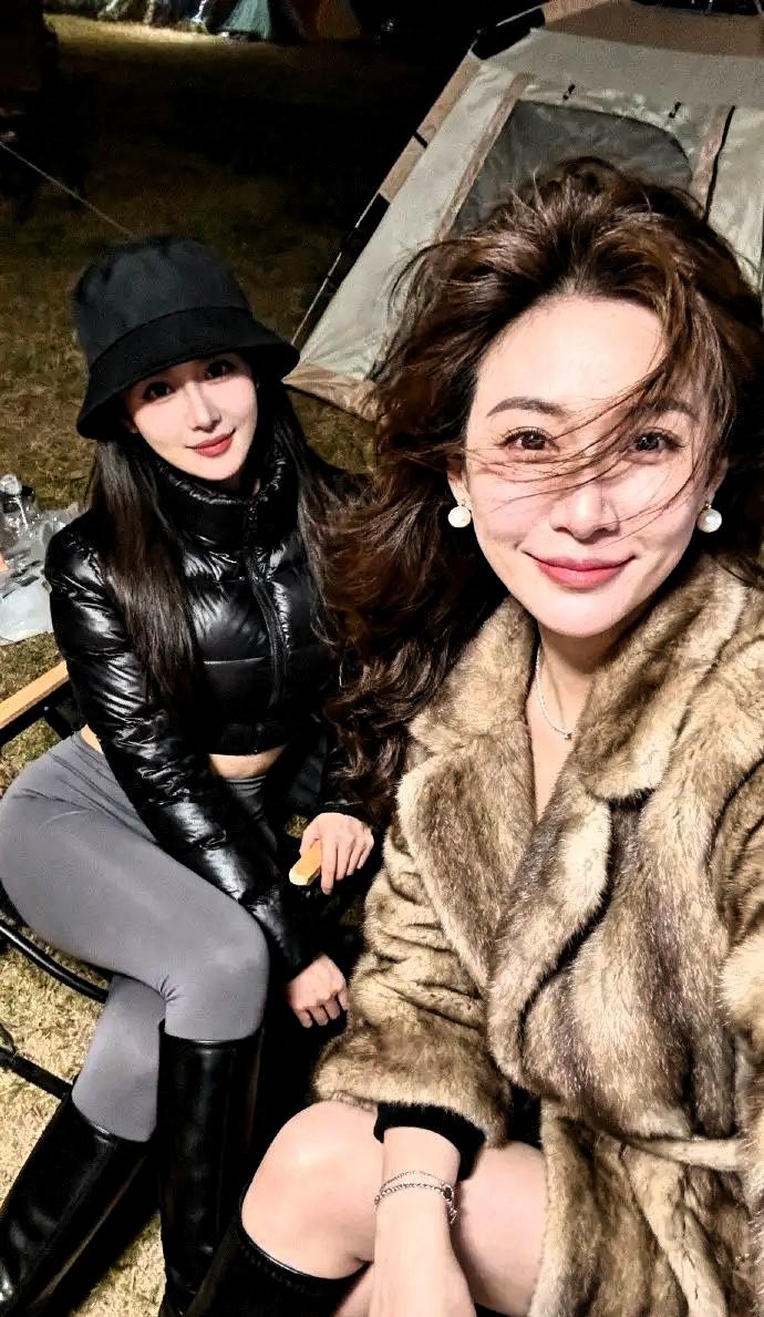 美女气质独特，好迷人。