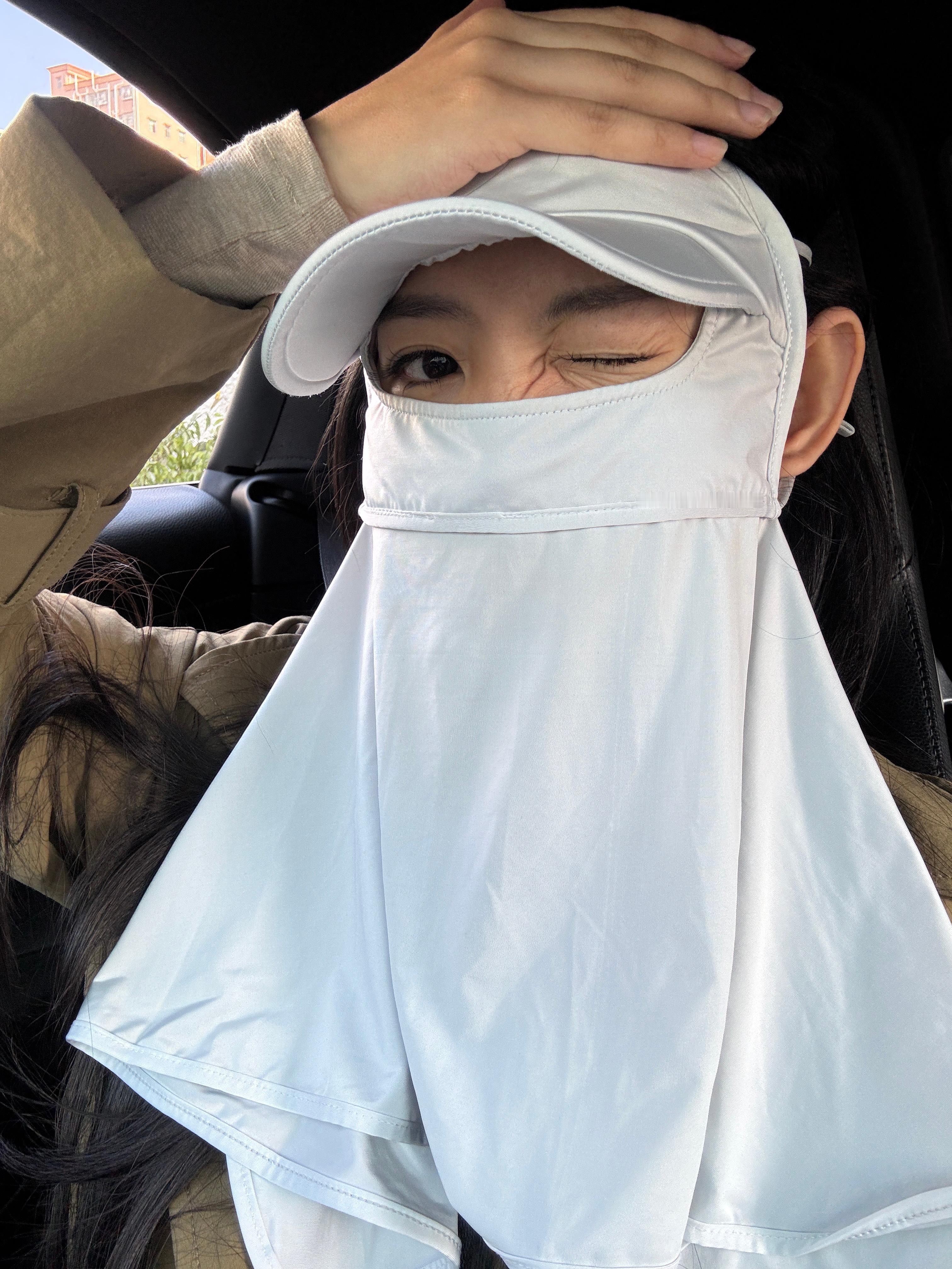 今天开它，带个防晒面罩，这样等下开篷不社恐