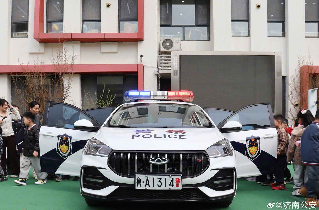 【“1314”平安相伴，警护童行——安全宣讲主题活动来啦[点赞]】济南公安 在您