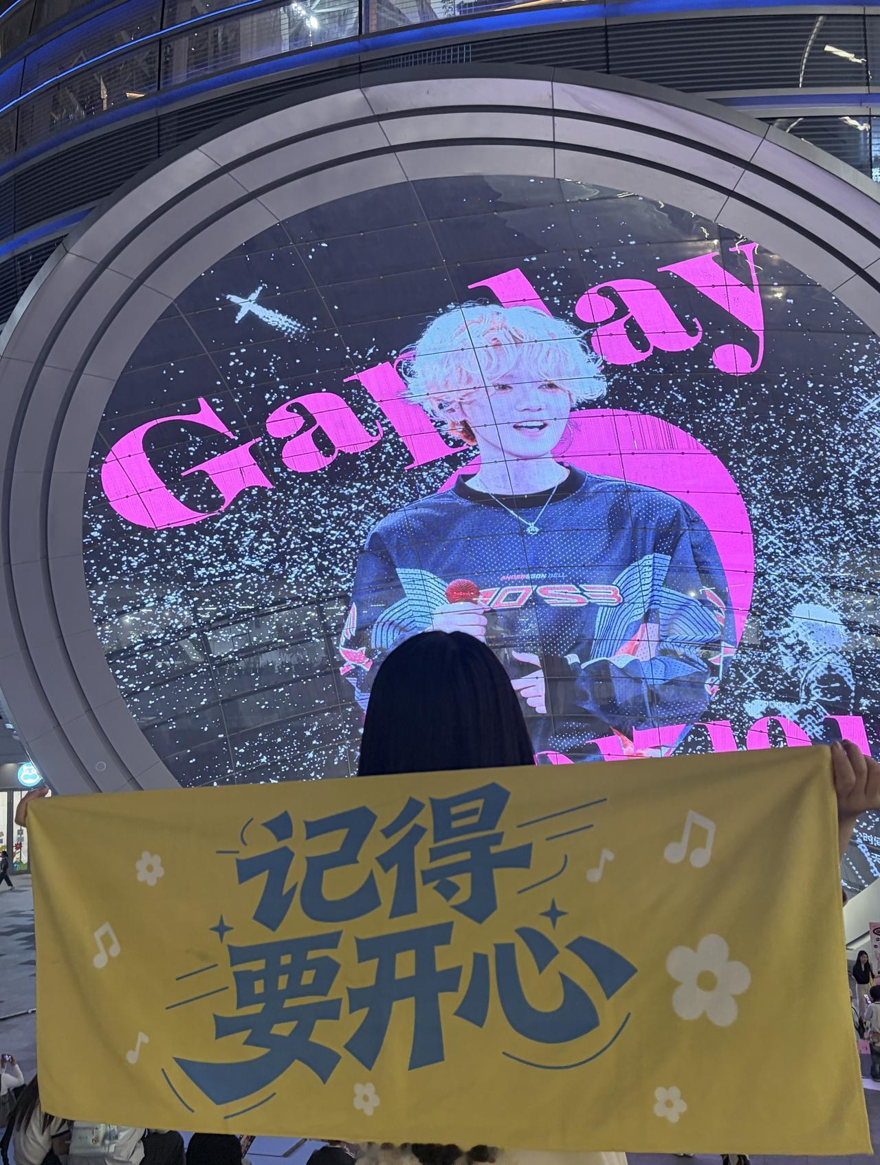 @鹿晗工作室 
欢迎来到gapday软托邦～🌸
来到鹿晗痛城了[奶牛猫][奶牛