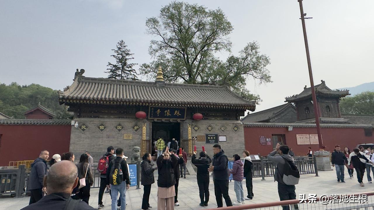 上联：浅浅深深河中水，有请下联来来去去渡口船