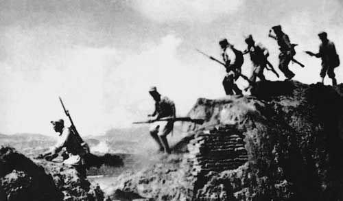 事情就怕对比，国民党军队丧师失地的1944年，八路军就展开了对日军的局部反攻：进