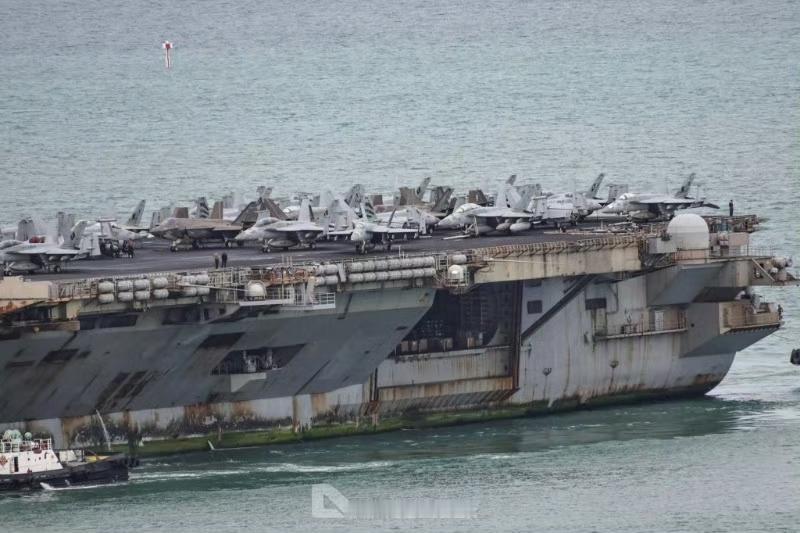 海上游荡286天后，锈迹斑斑的林肯号抵达泰国，在5000名美国水兵上岸前，警方对