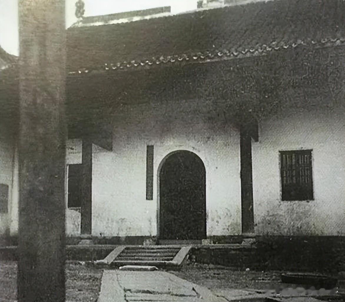 这寺庙是湘潭的。后来拆了，你们认得出是哪座寺庙吗？