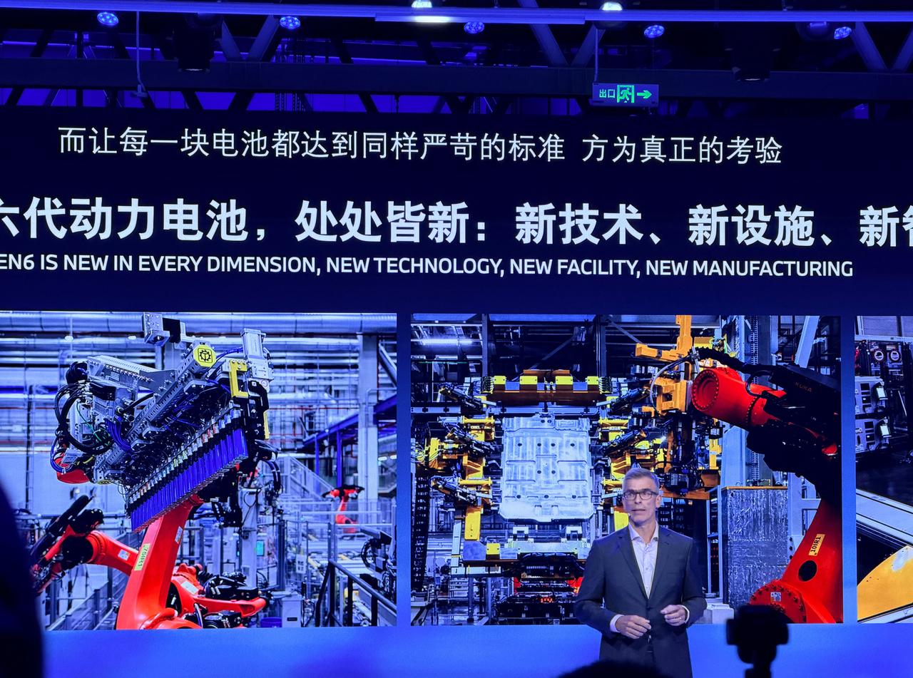 为什么特斯拉和宝马都选了大圆柱电池？

1、大圆柱有什么好处？
规格容易统一，圆