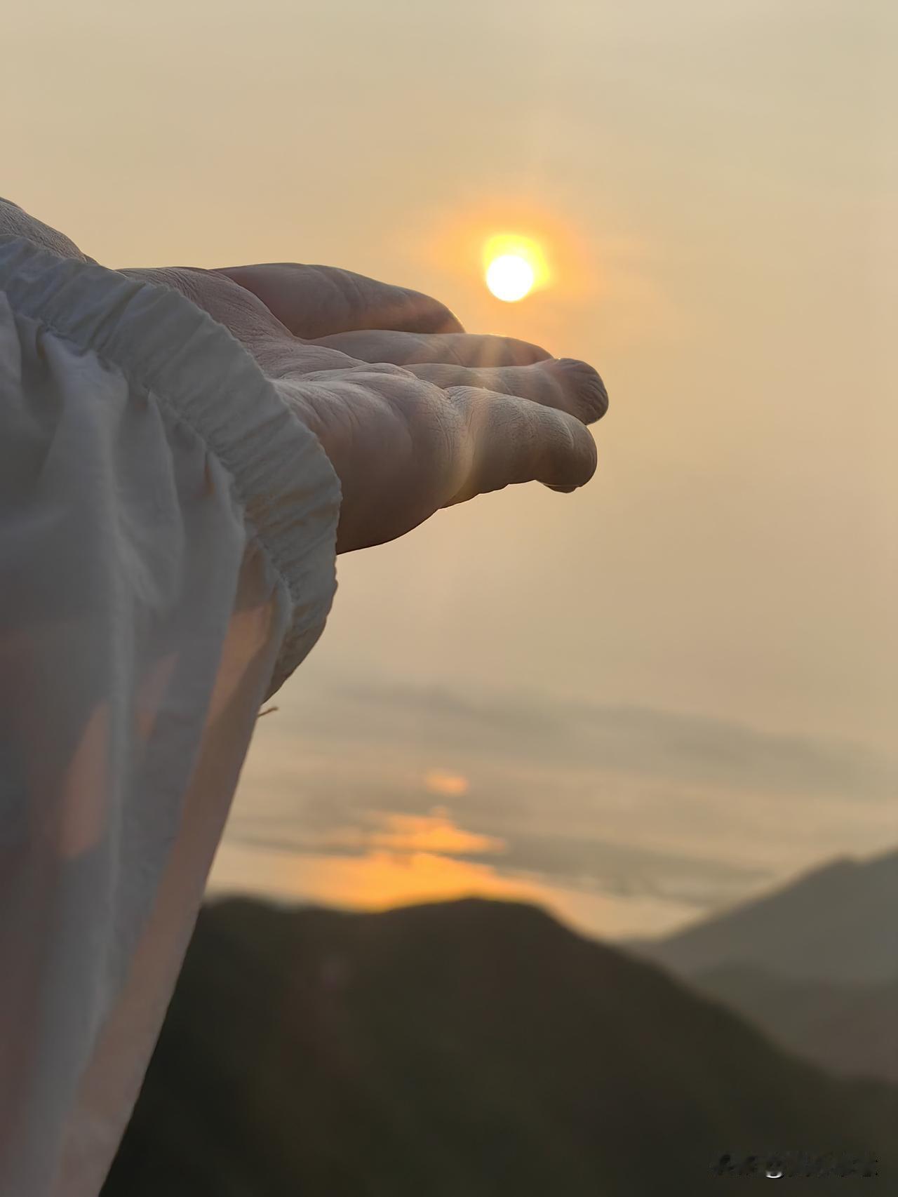 坐标：北陡紫罗山
今天是五一假期第一天，我不用堵车，也不怕人挤人，早早就跟老公开