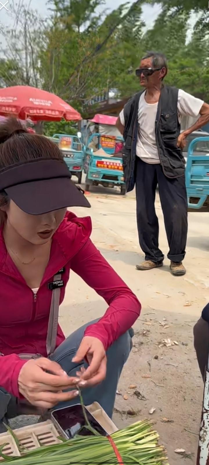 成年人的世界，心里兵荒马乱，脸上风轻云淡，藏着太多说不出的心酸。