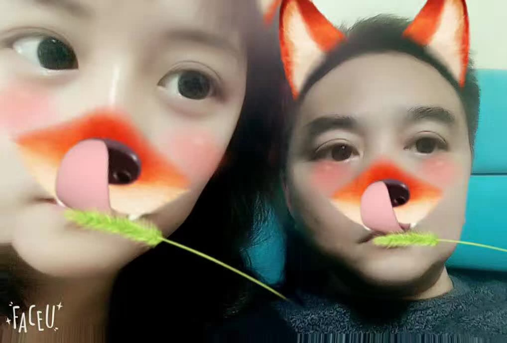 原来大部分女儿都是遗传爸爸了这双眼皮没完全遗传到位啊我有一个眼睛的双眼皮有点窄每