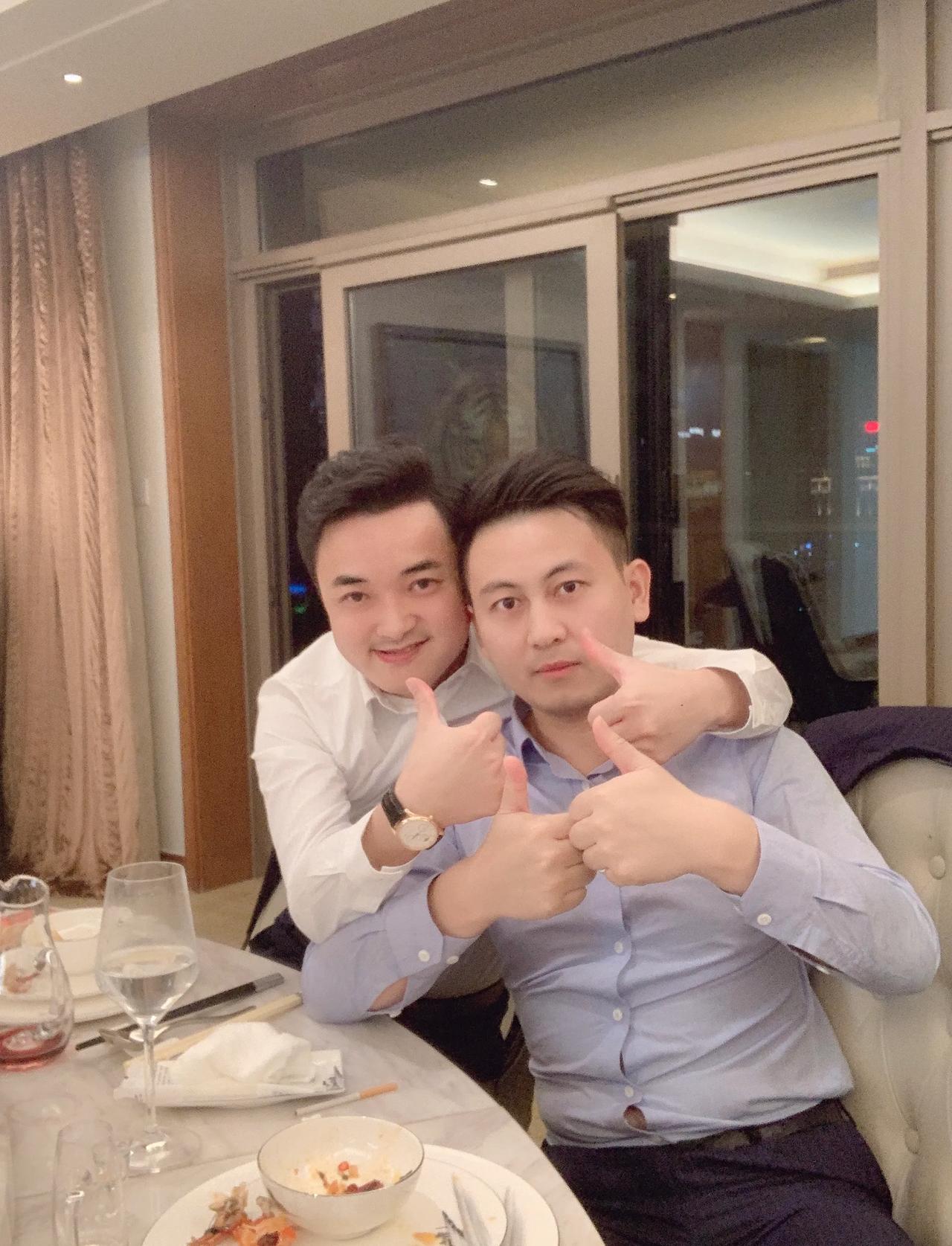 【琅河财经】很多很多年前，我去参加一个安全会议。中午吃完饭，我们相熟的人在一起聊