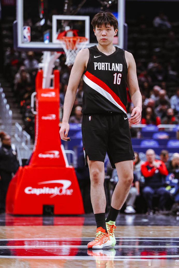 日拱一卒！杨瀚森6分5篮板 虽然开拓者惜败奇才 ，但杨瀚森却打出了近期最高效的一