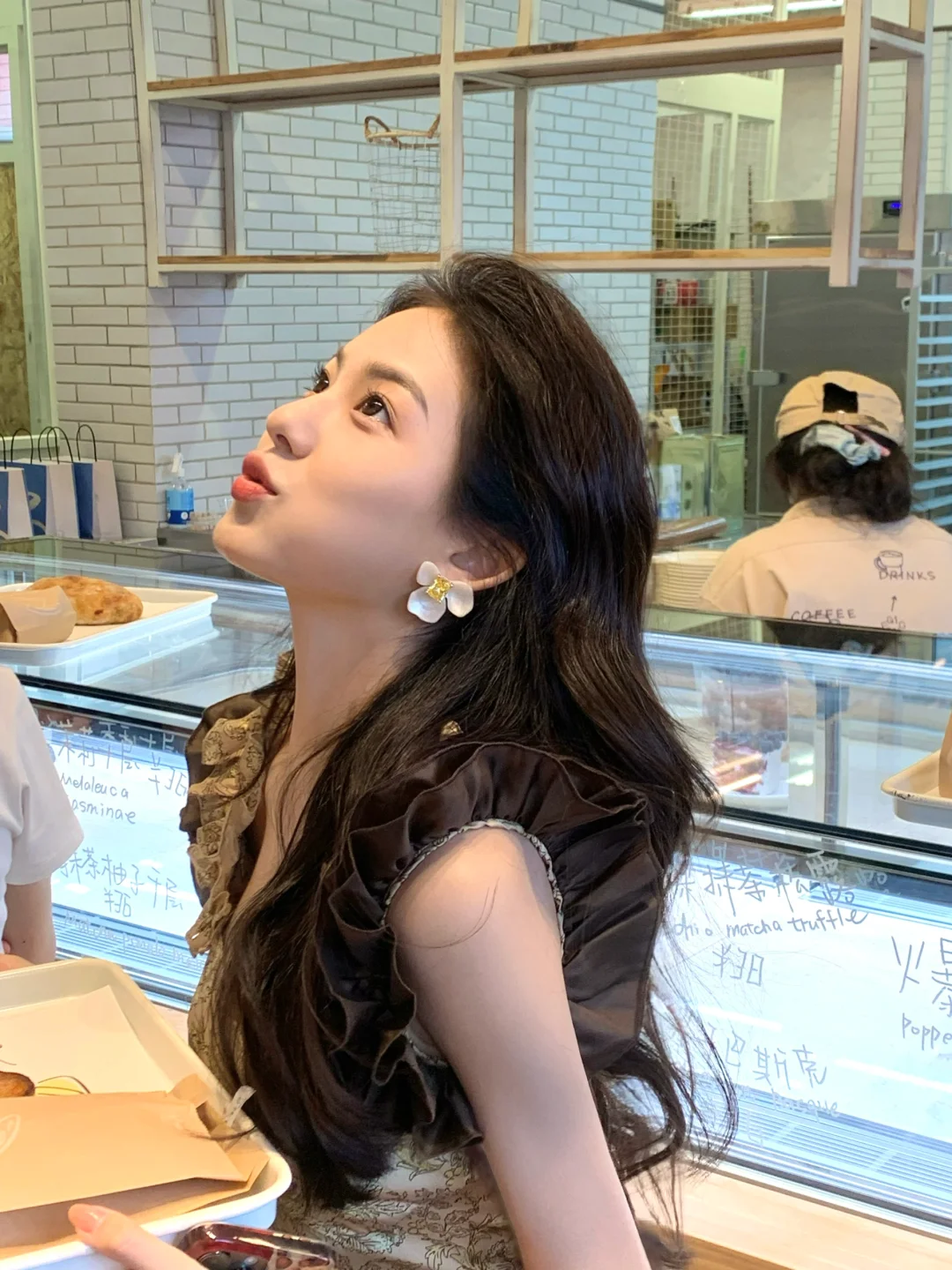 美女出门了