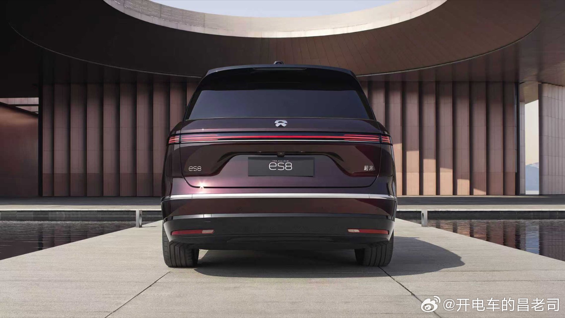 蔚来全新 ES8 「M42 星云红」新车色门店展车已陆续抵达，这颜色是真好看啊，