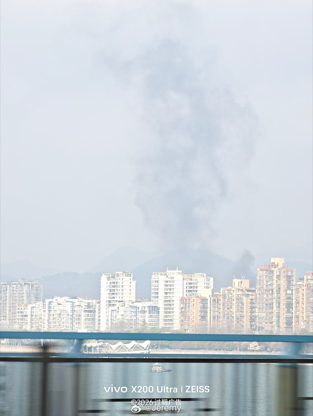 这是哪儿着火了？刚才四桥往北方向能看到很大的烟。 杭州·复兴大桥