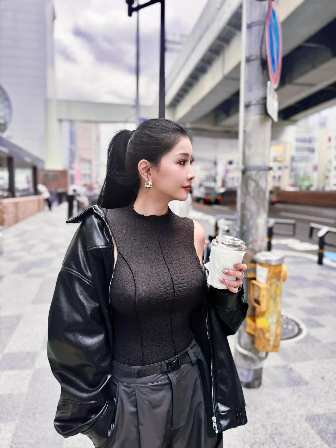 又美又飒 气场全开 酷酷的小姐姐 魔鬼身材