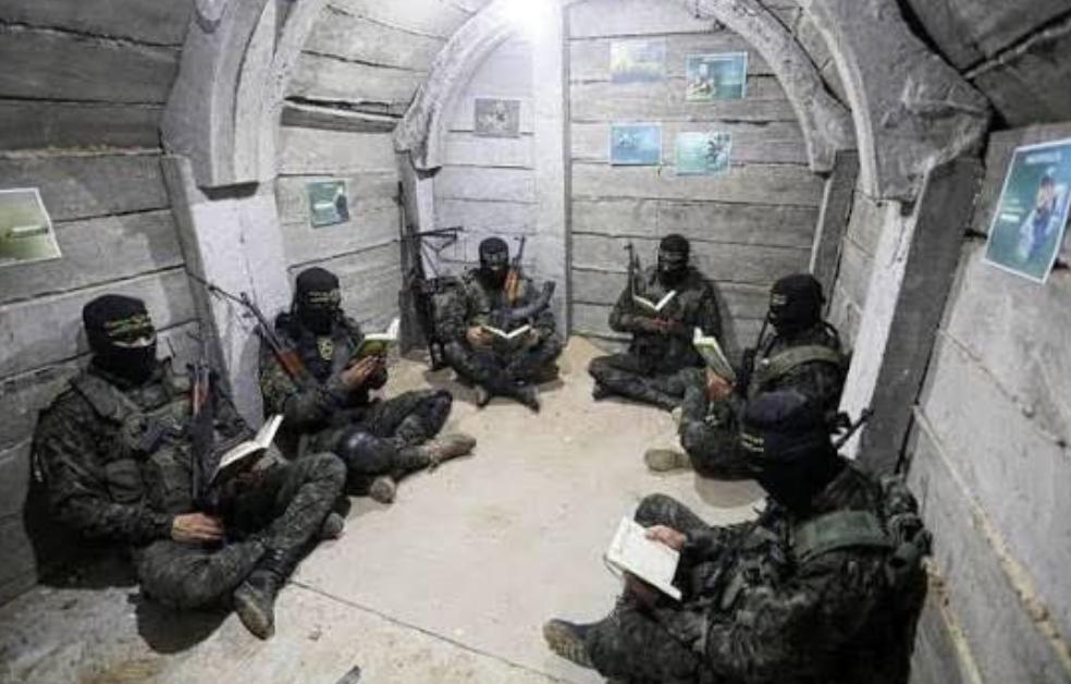 万万没想到，哈马斯居然还有成员被困在加沙拉法地下隧道中。目前，地面上的哈马斯领导