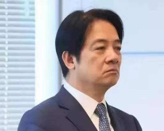 赖清德给台湾当局的副厅级公务员戴“电子脚镣”，对68万军公教启动“忠诚清洗”；台