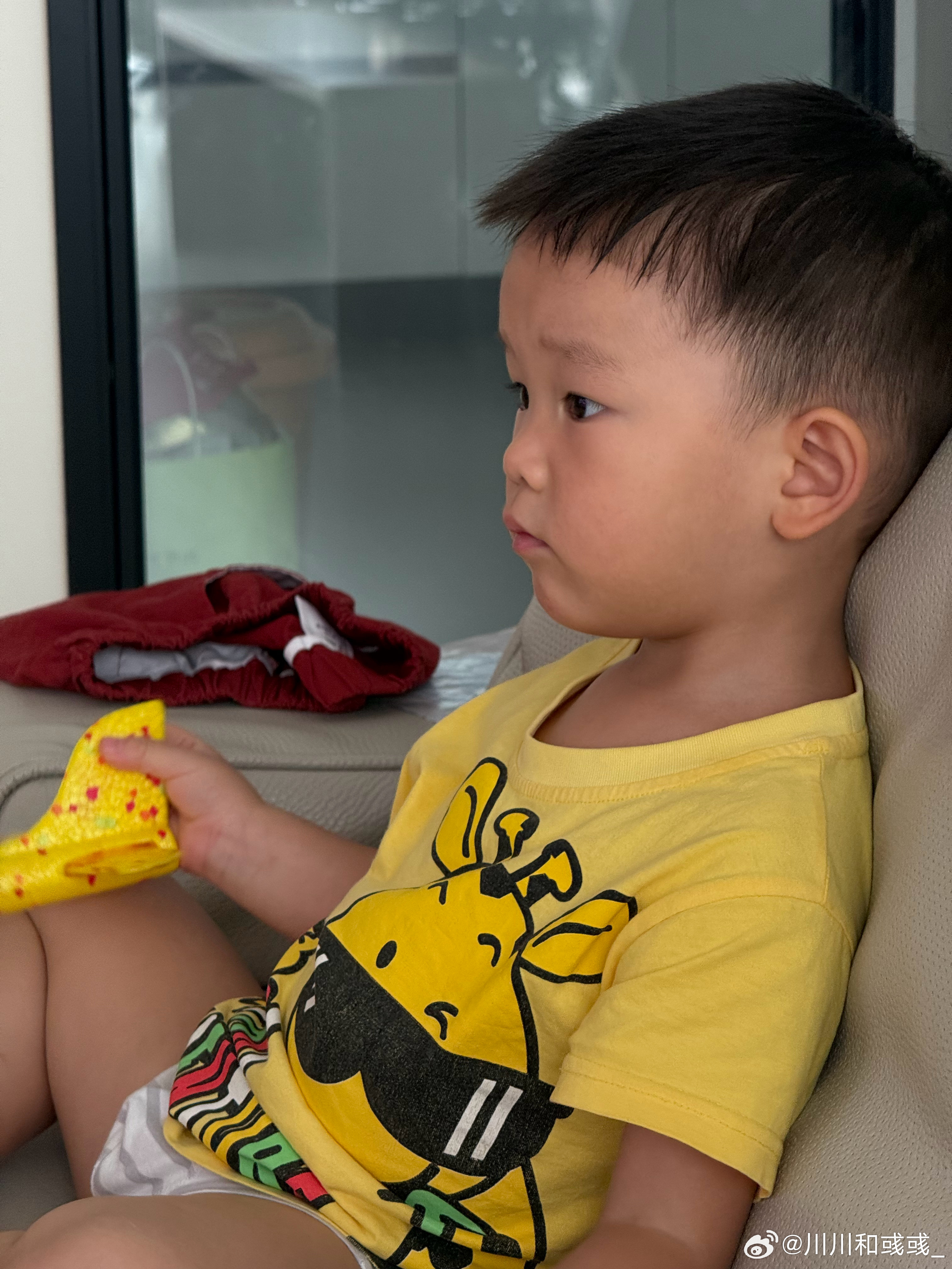 记派派第一次看阅兵，虽然他最喜欢的是高铁[允悲] ​​​
