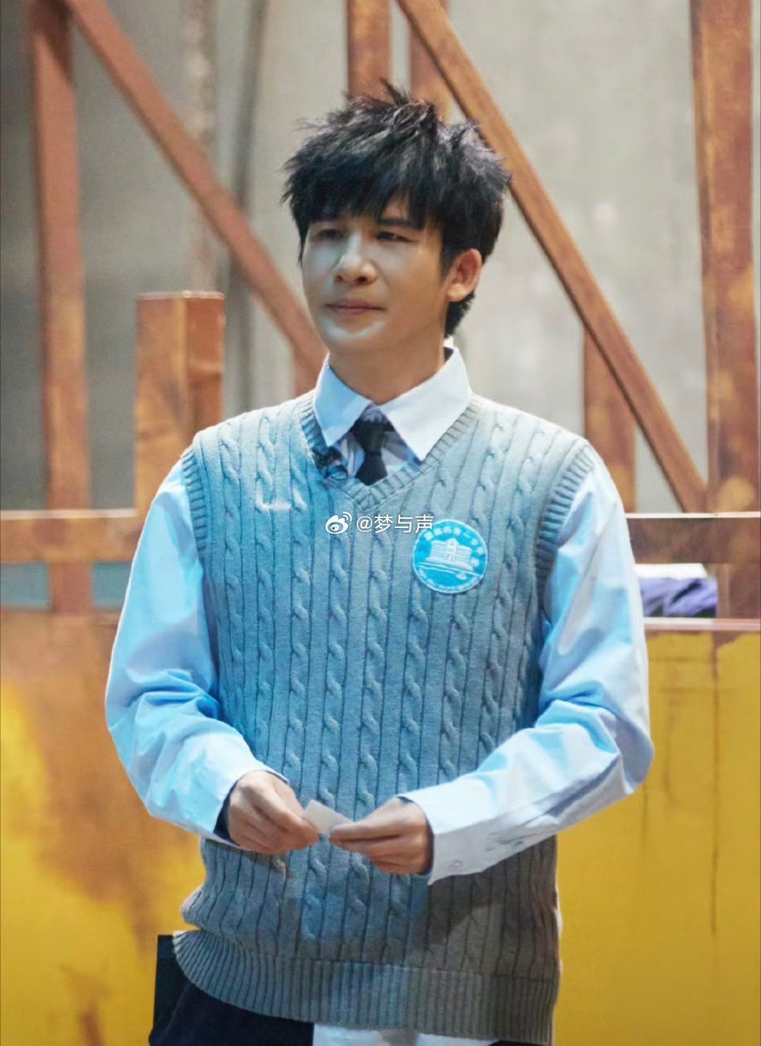 何炅大张伟无实物跳海大侦探何远航退后那半步，大梦想直接扑海。一个怂得真实，一个莽