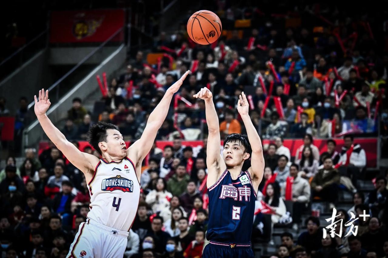 广东男篮110:93南京同曦男篮，这两点表现不错，继续加油

1、上半场两大中锋