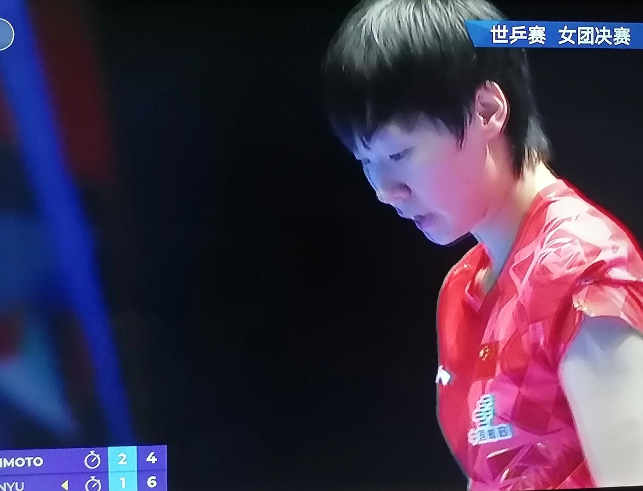 搞不懂，王曼昱赛前热身怎么做的？一上来就被张本美和来了两记“闷棍”，很快以0：2