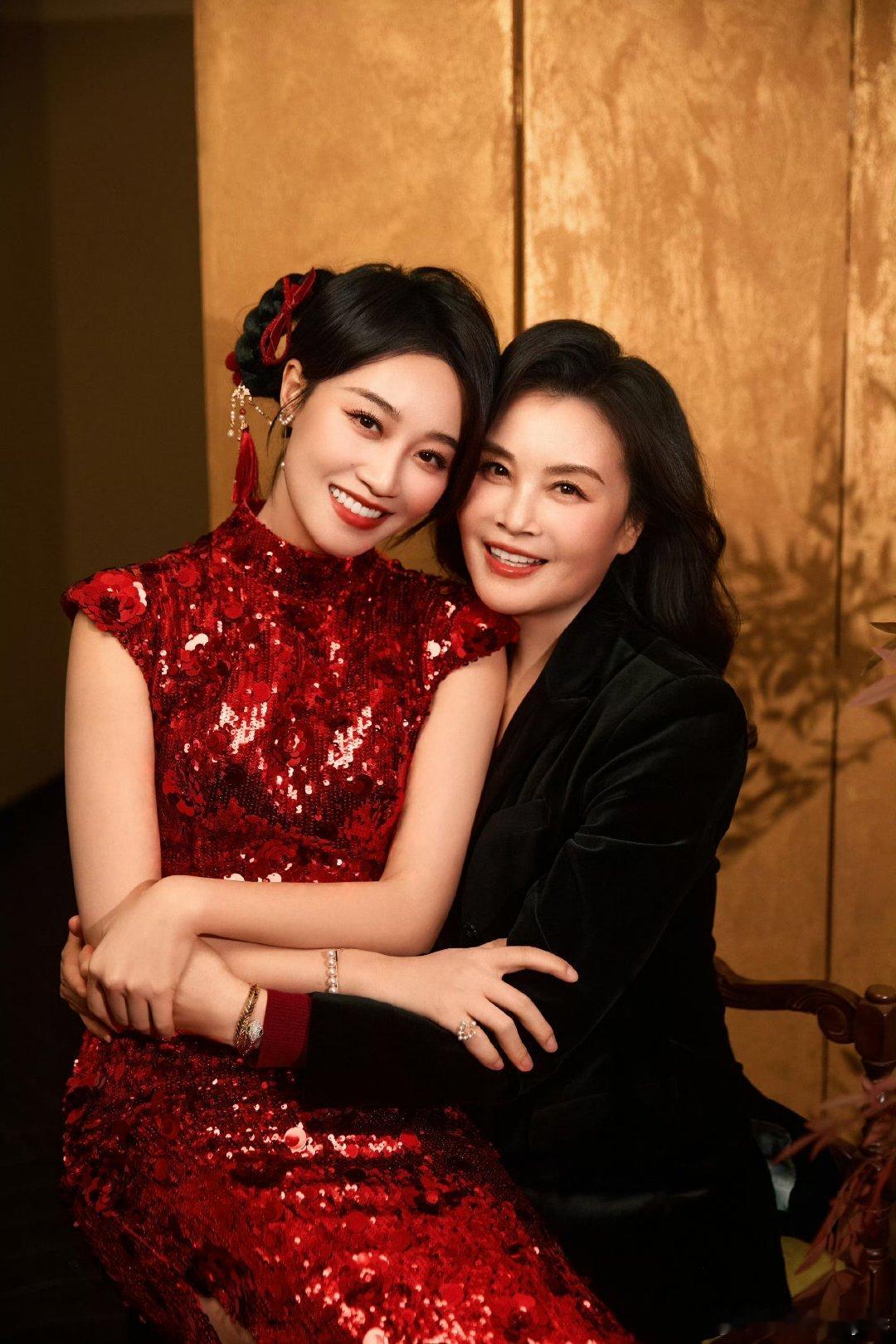 在蓝盈莹脸上看到漂亮基因的强大蓝盈莹容貌大多数都遗传了她妈妈诶。一般来说女娃娃遗