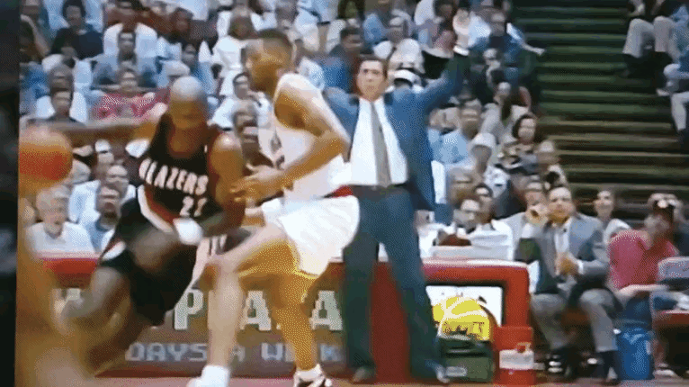 飘逸的滑翔机。
有些NBA第二代滑翔机美誉的，德雷克斯勒，招牌动作是滑翔扣篮，优