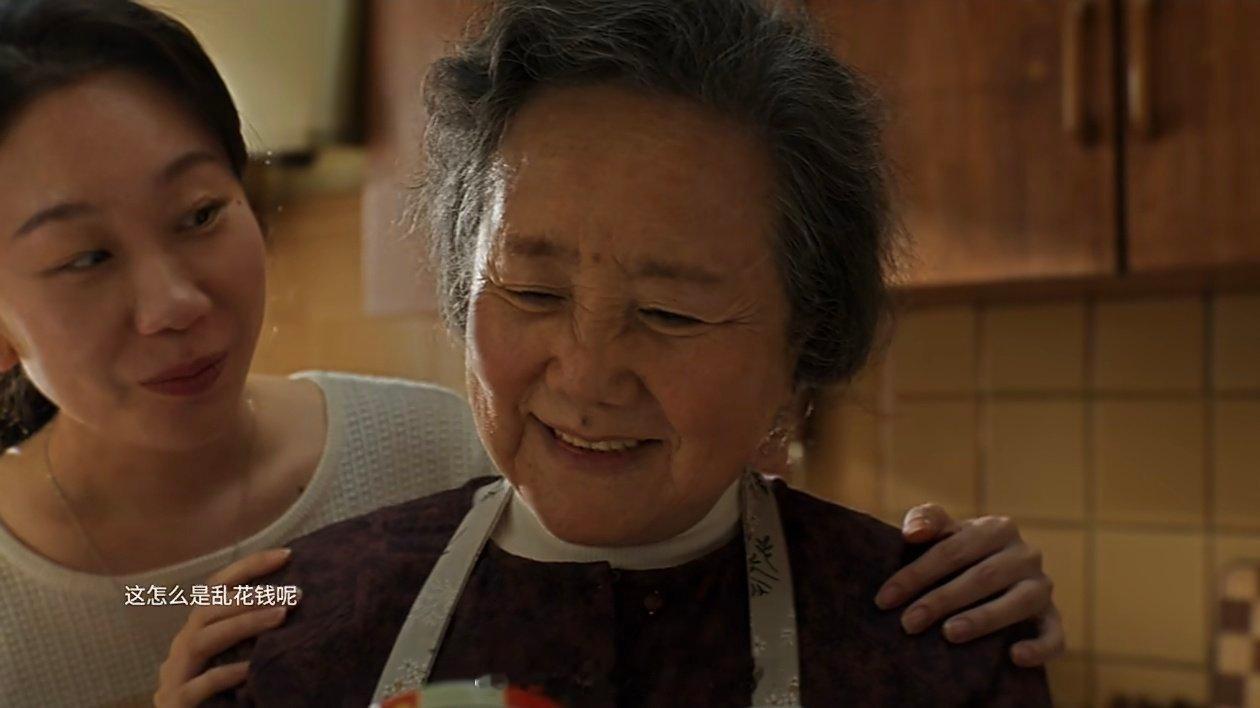 周深周深懂妈妈的每一个笑容妈妈笑了孝就到了 妈妈的笑，是无怨无悔妈妈的笑，是默默