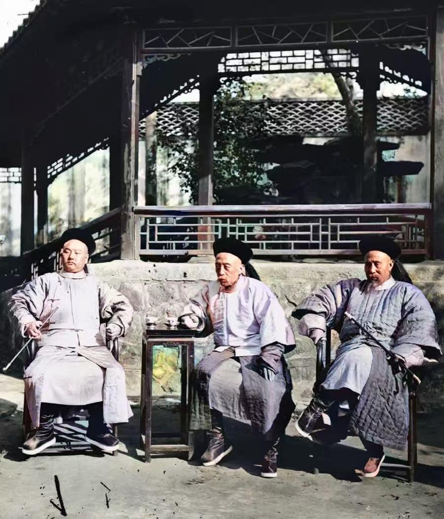 清宫戏跟抗日神剧一样，都是严重脱离现实，给大家降智商！那为何又都通过了了审核呢？