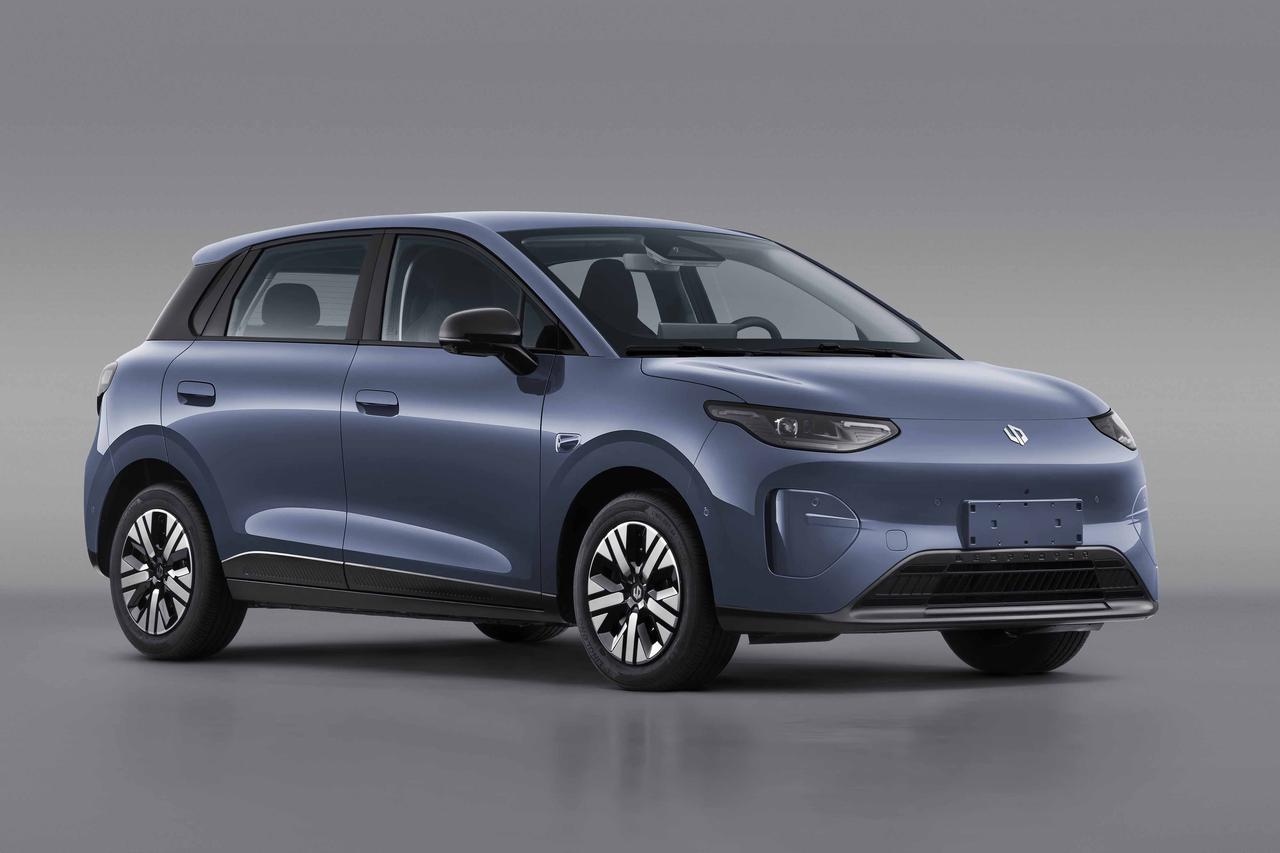 除了做大车，也没忘记做小车，零跑A05车长4200mm，其实和A10几乎差不多，