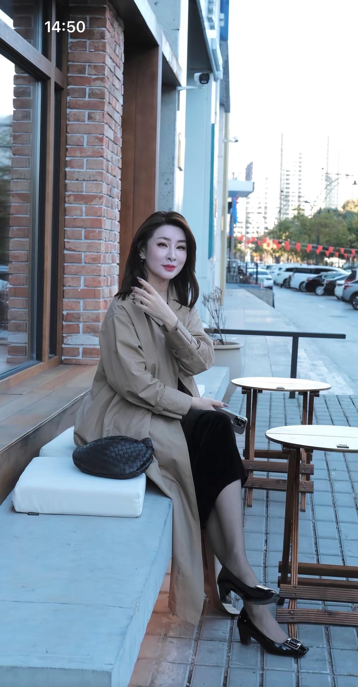 什么样的丝袜，能搭配得时尚不媚俗