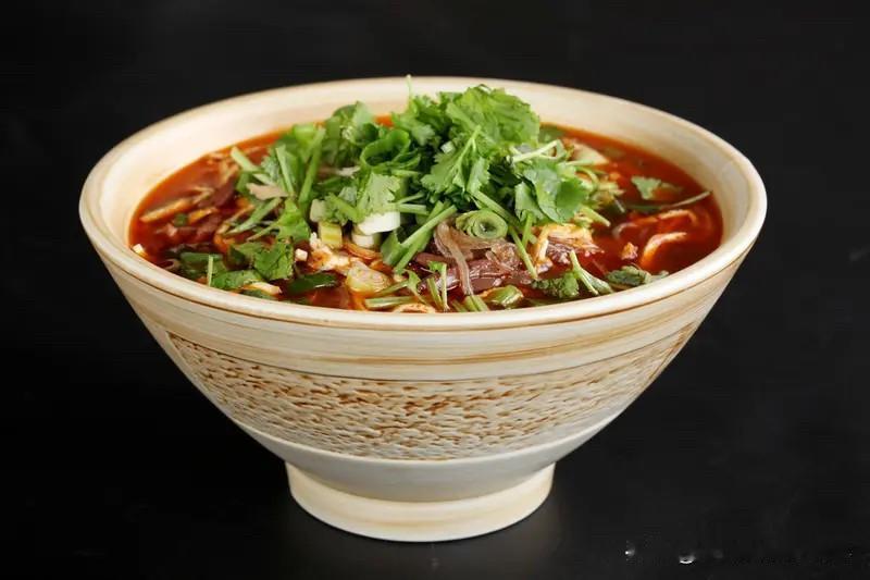 河南平顶山人都爱郏县豆腐菜这一口，但郏县豆腐菜的由来却鲜为人知，更别说外地人了，