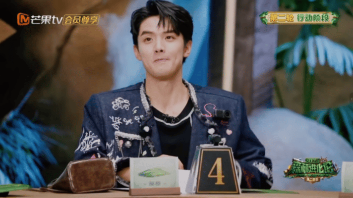 周峻纬让小说里的帅学霸有脸了 周峻纬真的完全可以代入小说里的帅气学霸，面对突如其