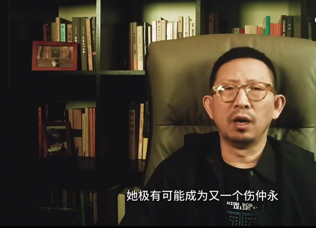 丁太升说单依纯“张杰走的路还不躲着点”。
昨晚的侵权大战也引来众多乐评人围观。