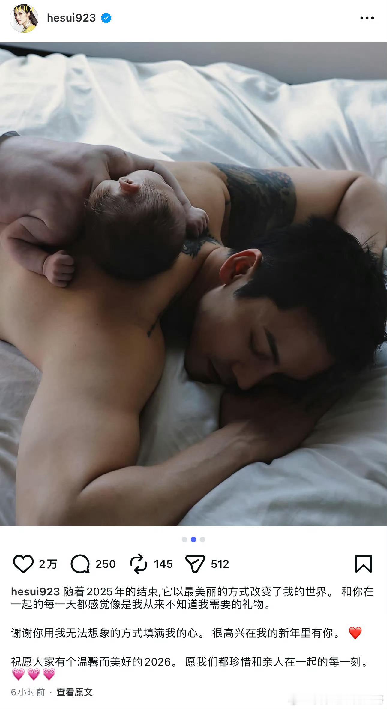 何穗晒陈伟霆与儿子合照陈伟霆何穗儿子腿长 何穗晒陈伟霆与儿子合照，小宝宝腿长抢镜