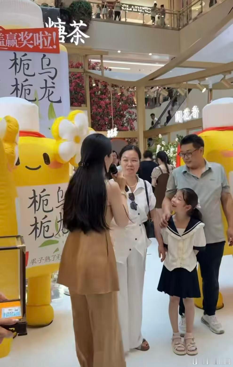 西安女子端午抽中30克黄金西安赛格这对小两口火了 这运气也太绝了！王女士不听丈夫