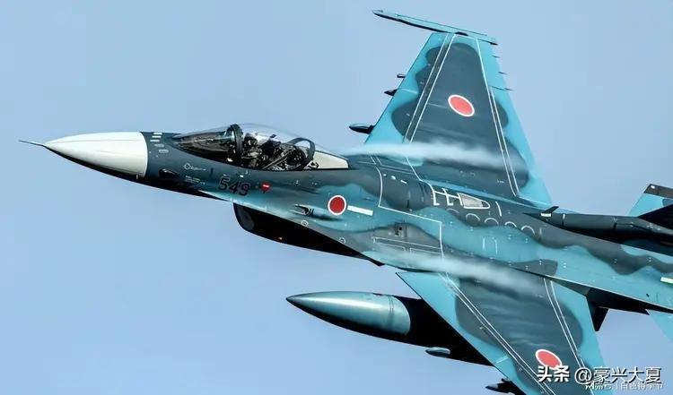 央视评论员解读：日本公然模拟攻击福建舰，挑衅早已突破安全红线。别再把日本跟踪中国
