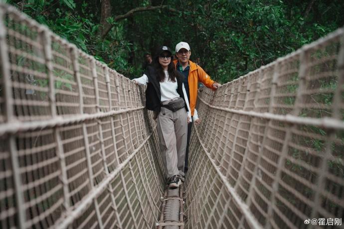 郭晶晶腰间这个东西好亮眼，丝毫不亚于当年的一元头绳！
清明节期间，有网友在广西某