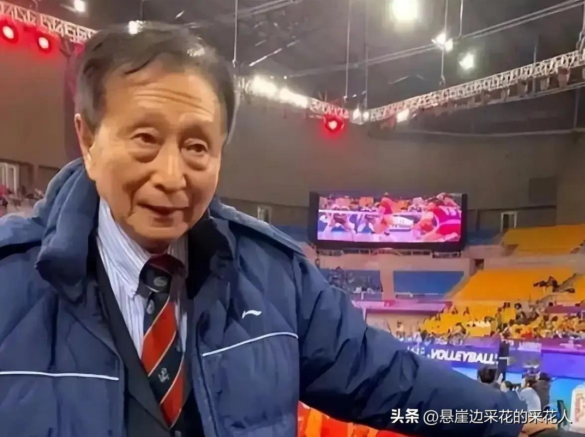 宋世雄搬进朝阳老年公寓那天，随身就带了三样宝贝：老伴的照片、1981年女排夺冠的